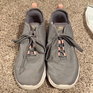 Nike Air Women's Gray and Pink Sneakers 9